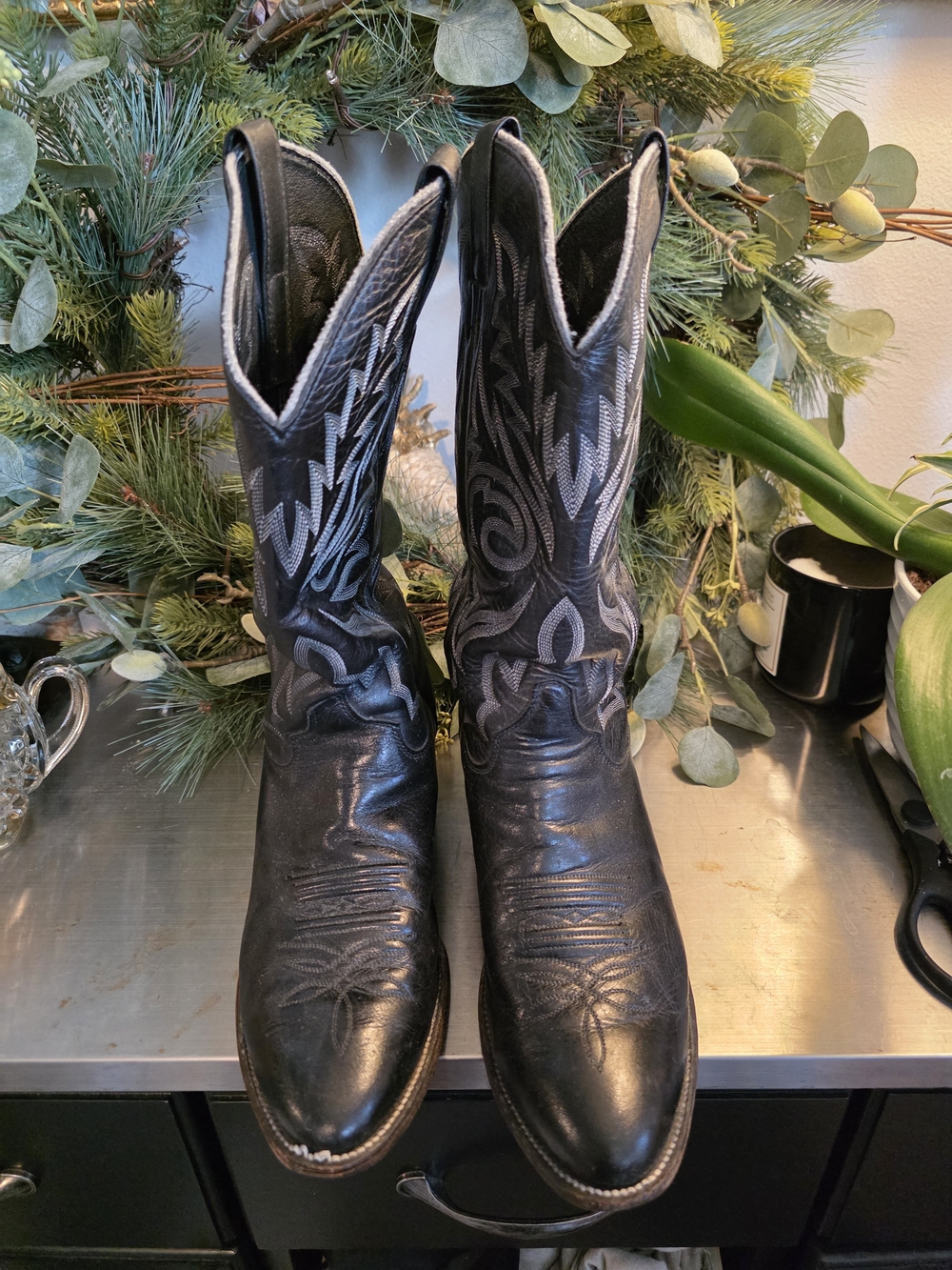 Justin Boots Black Leather Western Cowboy Boots with Silver Stitching